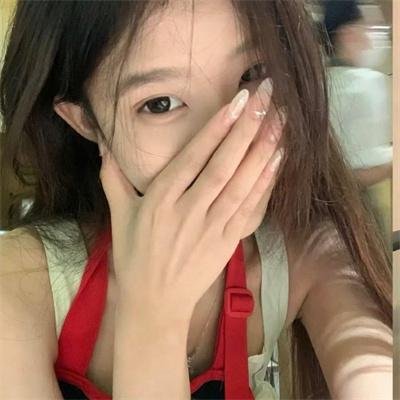 照片中的女孩